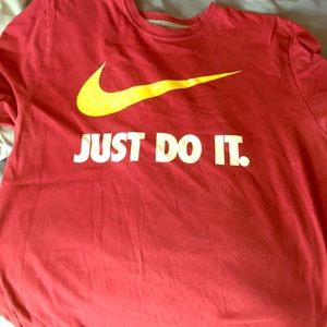 Nike mens Tshirt