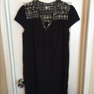 Black dress w/white embellishment shoulder designs