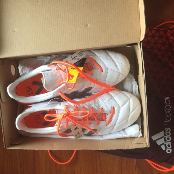 Adidas leather soccer shoes-NWT