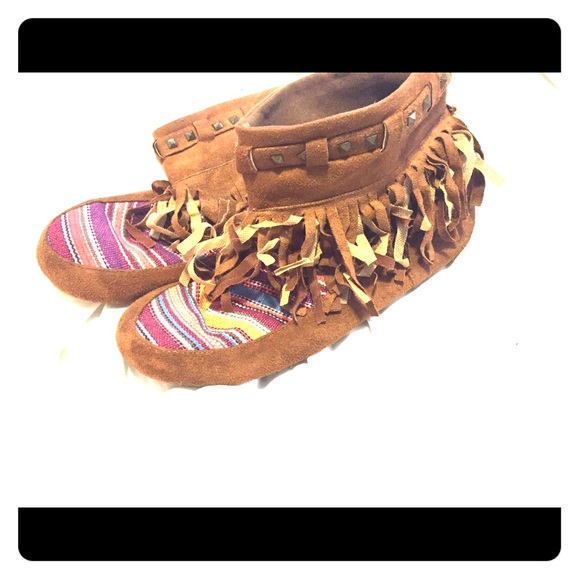 Fringed moccasin booties