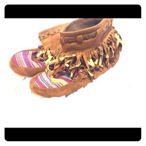Fringed moccasin booties