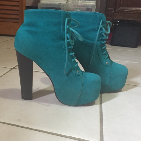 Aqua booties