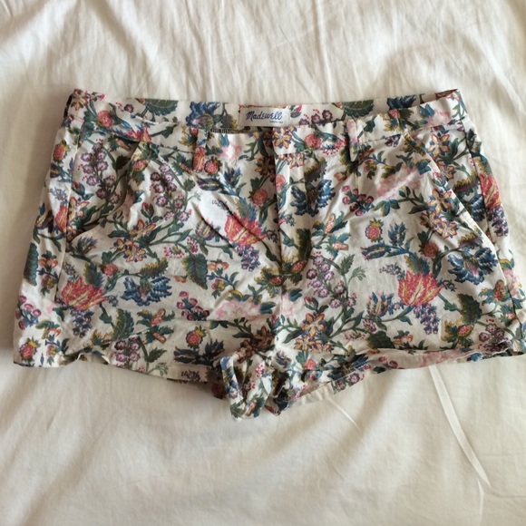 Madewell tailored shorts in Garden Vine.