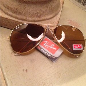 dark brown Aviator Ray-Bans