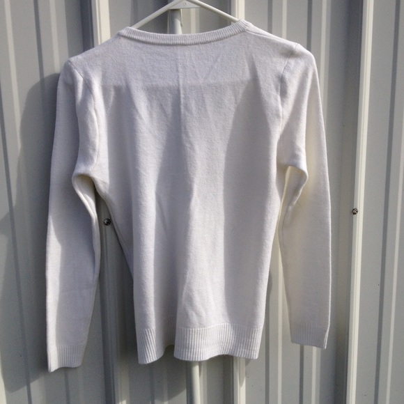 Crisp white cardigan. - Picture 2 of 4