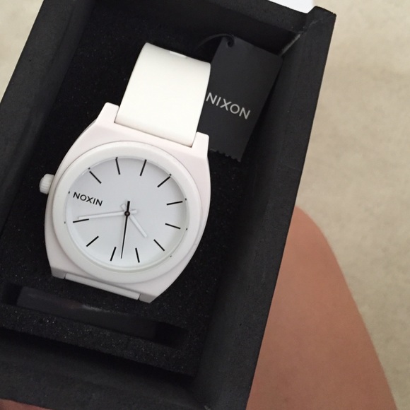 Brand new! Never worn NIXON watch!