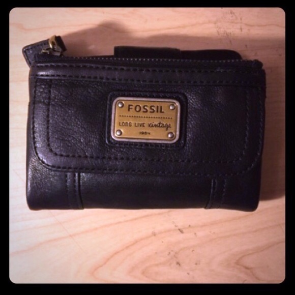 NWT Fossil Emory wallet !