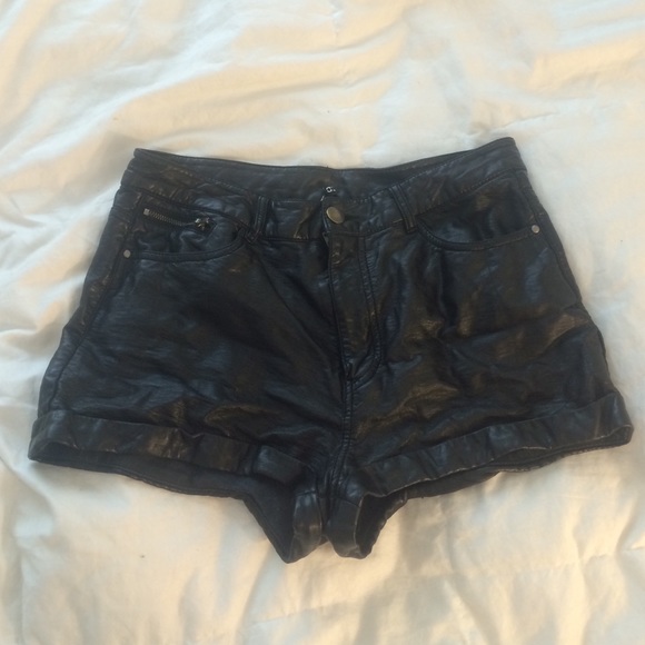 f21 faux leather high waisted shorts