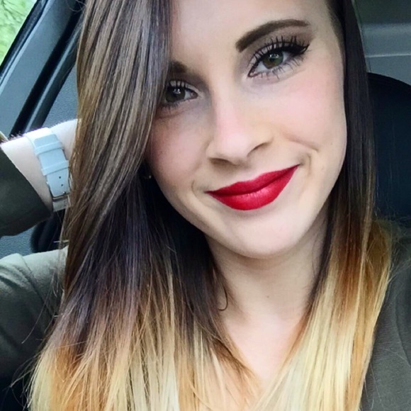 Meet your Posher, Dani - Picture 1 of 1