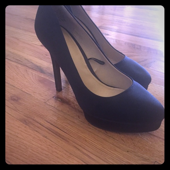 H&M Black Satin Platform Pumps