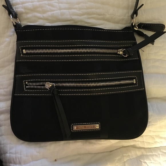 Cute nine west bag!! 😍😍