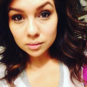 Meet your Posher, Caroline