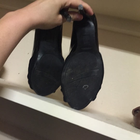 Heels - Picture 4 of 4