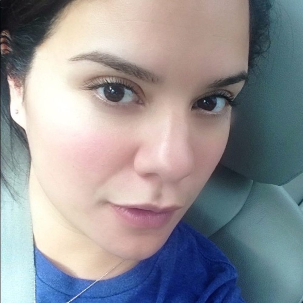 Meet your Posher, Yoli