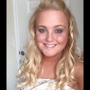 Meet your Posher, Christiana