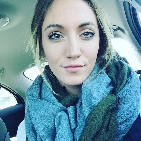Meet your Posher, Allie - Picture 1 of 1