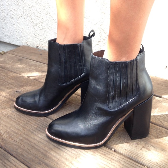 Leather black boots