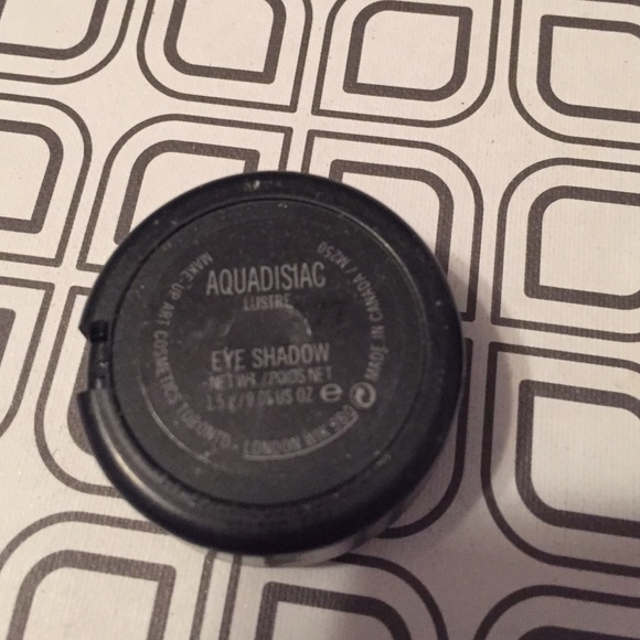 Mac Cosmetics eye shadow - Picture 3 of 4