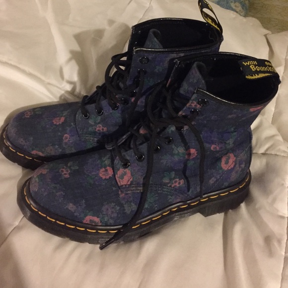 Dr. Martens Shoes - Women's 8 Dr Martins Boots