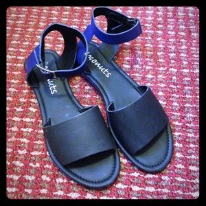 ☄PRICE DROP☄Black and Blue Sandals
