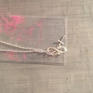 😱brand new cross necklace😱