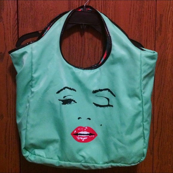 Authentic REVERSIBLE Betsey Johnson Marilyn Tote