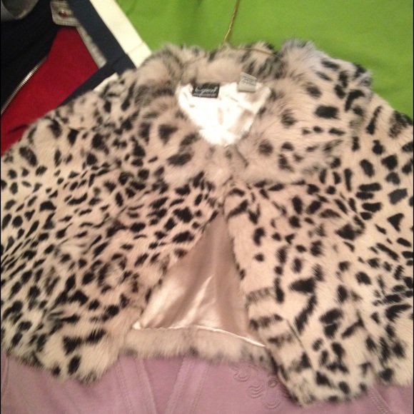 Cejon Nwt rabbit capelet leopard print black/grey