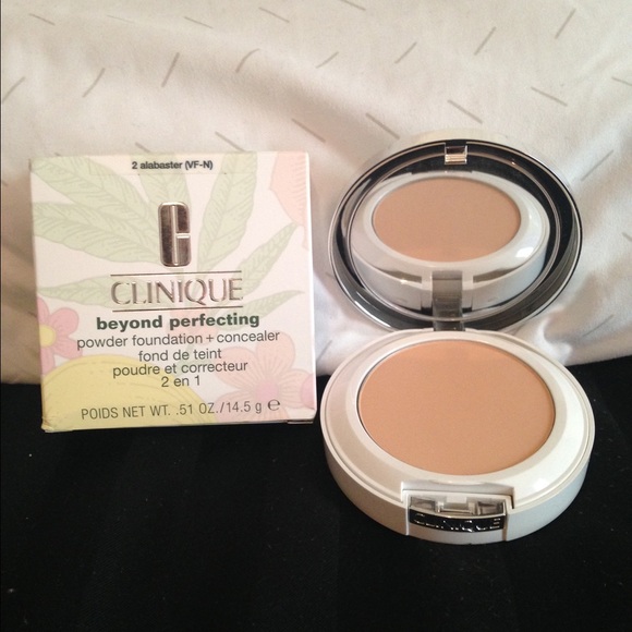 NEW! ❤️CLINIQUE Beyond Perfecting Powder!❤️