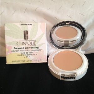 NEW! ❤️CLINIQUE Beyond Perfecting Powder!❤️