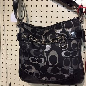 Authentic coach purse/medium/signature/shoulder big