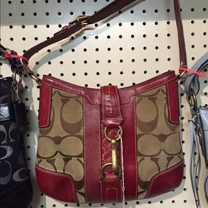 Authentic coach bag/medium/signature