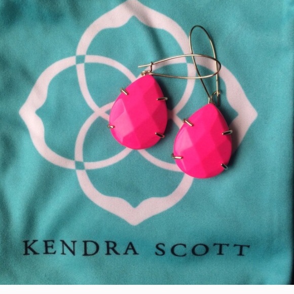 Neon Pink Allison Kendra Scott Earrings!