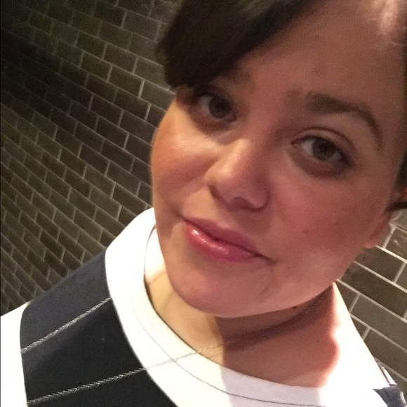 Meet your Posher, Venessa