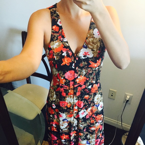 💕Decided to keep💕Gorgeous floral dress! - Picture 2 of 3