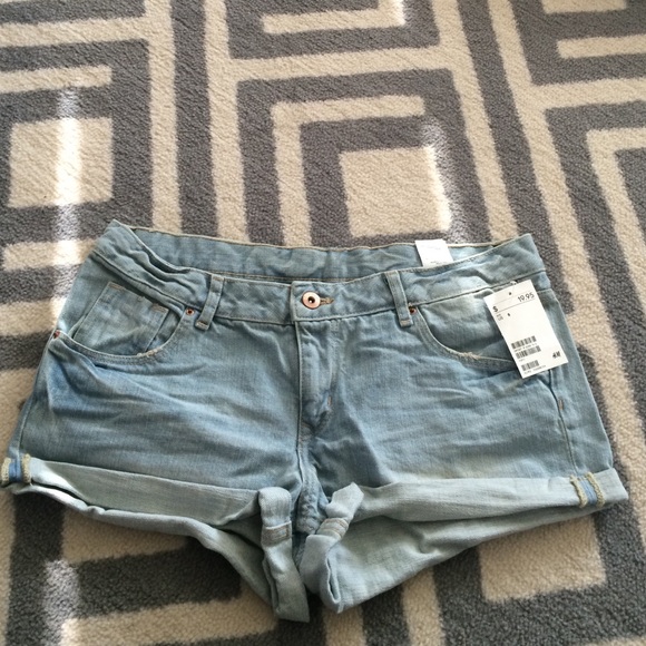 Short shorts! - Picture 1 of 2