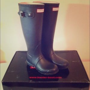 NEW BLACK HUNTER BOOTS