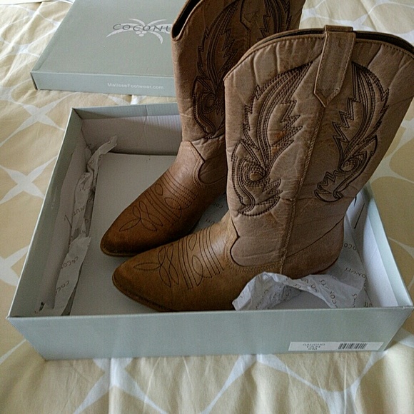 coconuts Shoes - Coconuts Gaucho Size 9 in tan