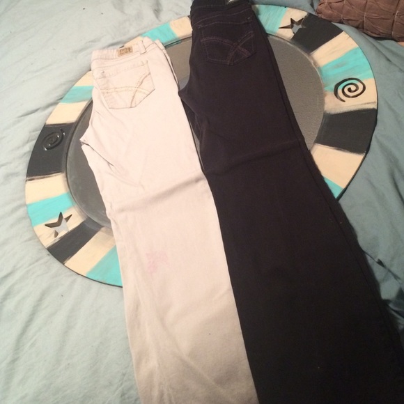 Lei work pants.