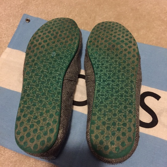 **SOLD** TOMS Herringbone Flats with Bag - Picture 2 of 4