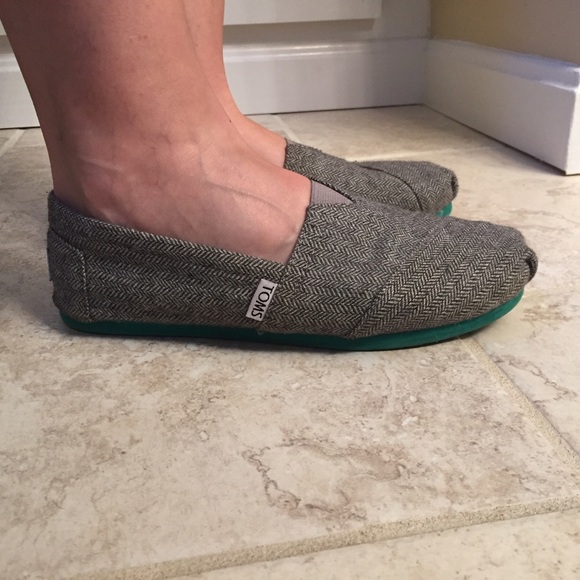 **SOLD** TOMS Herringbone Flats with Bag - Picture 4 of 4