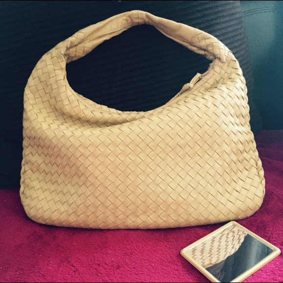 Bottega Veneta Cosmo Handbag in Cabarnet Savignon
