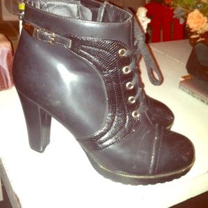 Zipper embellished Booties