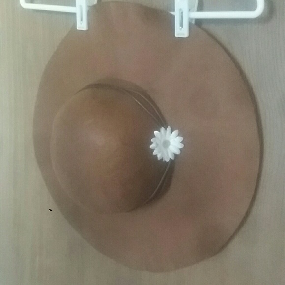 Floppy hat