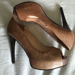 Brown Guess pumps