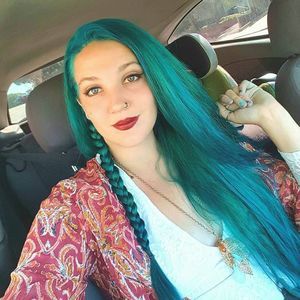 Meet your Posher, Bee