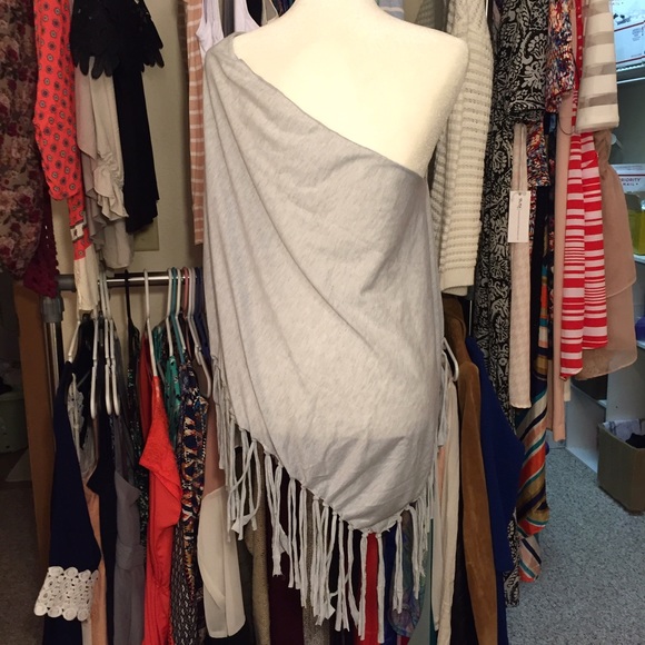 ✨FLASH SALE✨ Chic Grey Fringe Poncho - Picture 3 of 3