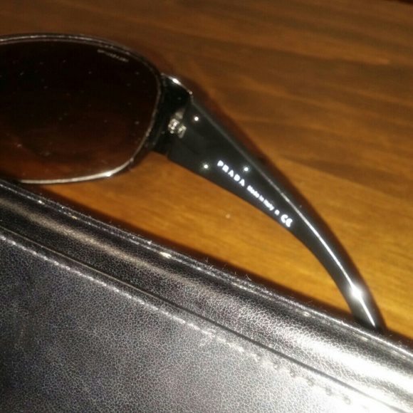 Prada sunglasses - Picture 3 of 4