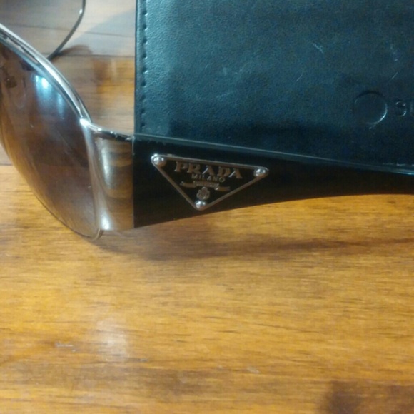 Prada sunglasses - Picture 4 of 4