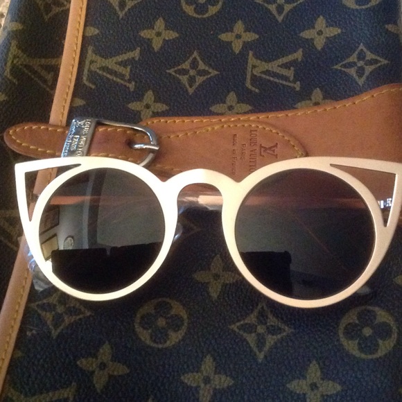 Accessories - Oversize Cat Sunglasses