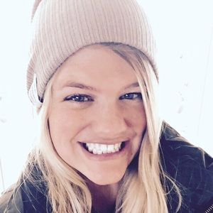 Meet your Posher, Caitlin